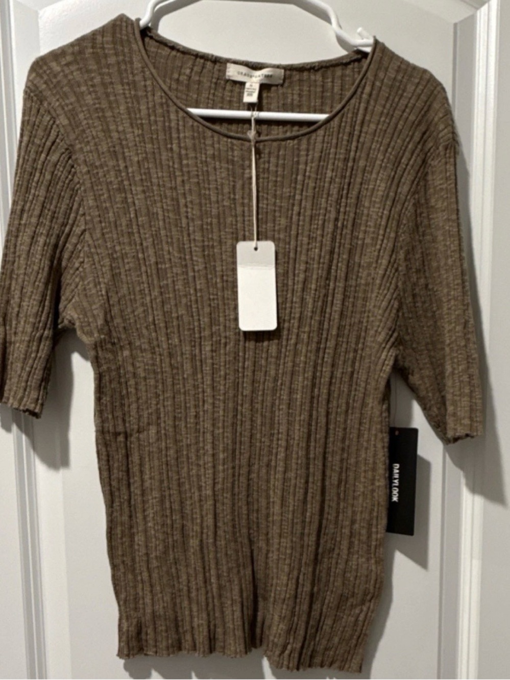 Ribbed M Scoop-Neck Short Sleeve Sweater